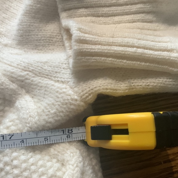 Cream Brook Brothers lambs wool sweater - Picture 7 of 7